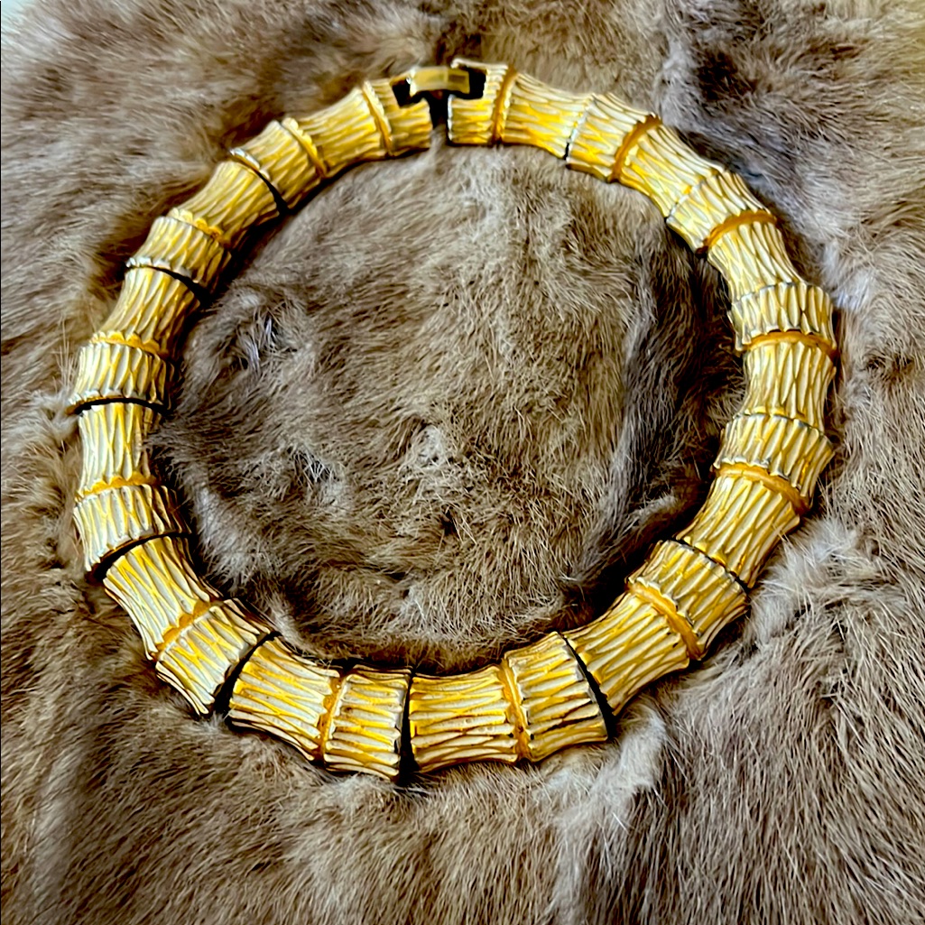 Vintage Diane Von Furstenberg White And Gold Tone Bamboo Link Choker